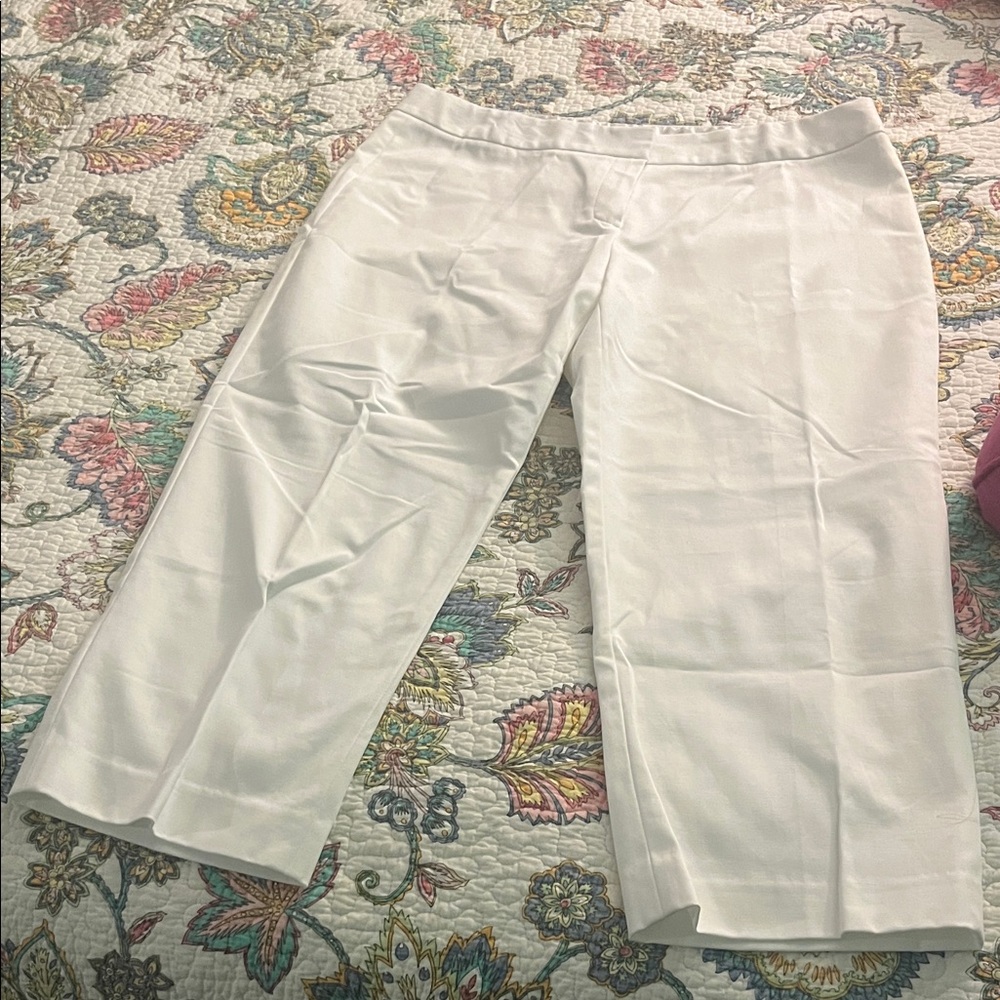 Tahari White Cropped Pants